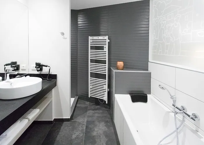 Отель Restaurant Du Fronton - Maison Bonnet