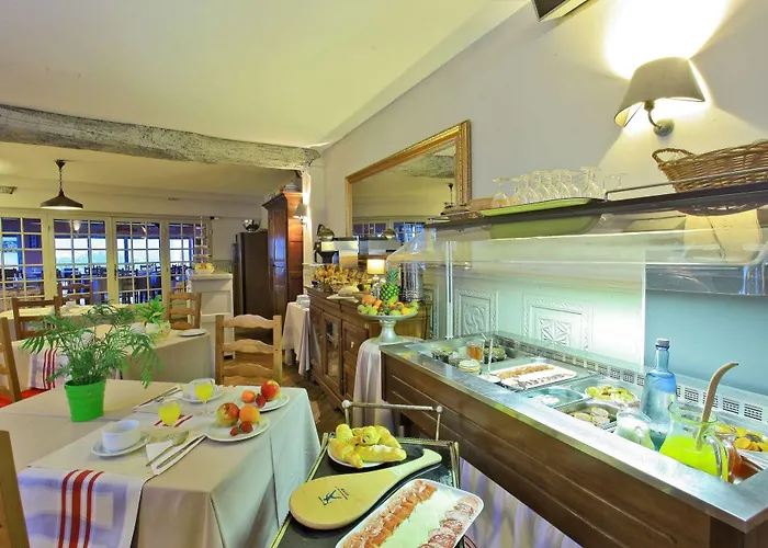 Отель Restaurant Du Fronton - Maison Bonnet Итсасу