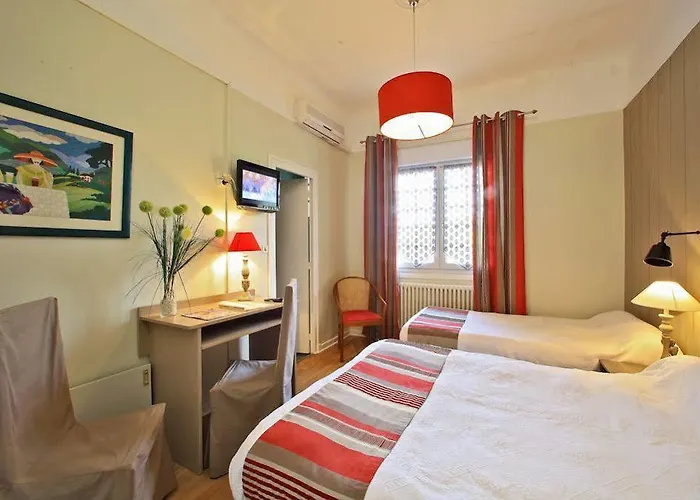 Hotel Restaurant Du Fronton - Maison Bonnet 3*