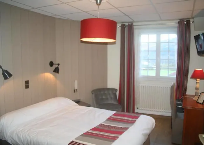 Отель Restaurant Du Fronton - Maison Bonnet