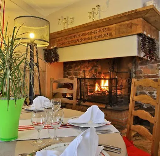 Отель Restaurant Du Fronton - Maison Bonnet